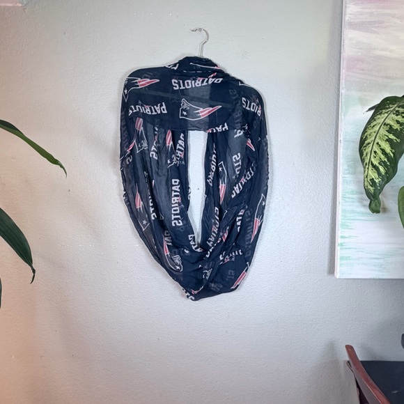 New England Patriots Sheer Logo Infinity Fan Bohemian Superbowl Football Scarf - Picture 3 of 8